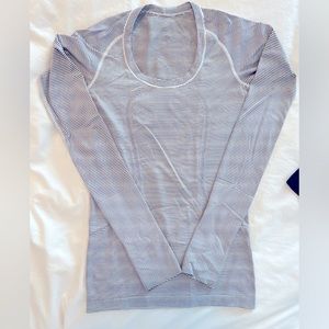 Women’s LULULEMON Top SZ 2